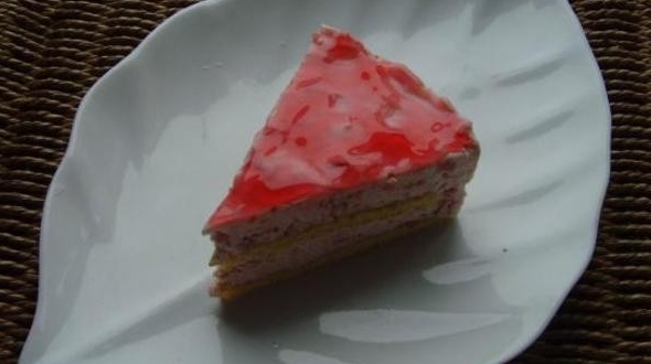 草莓乳酪慕斯蛋糕