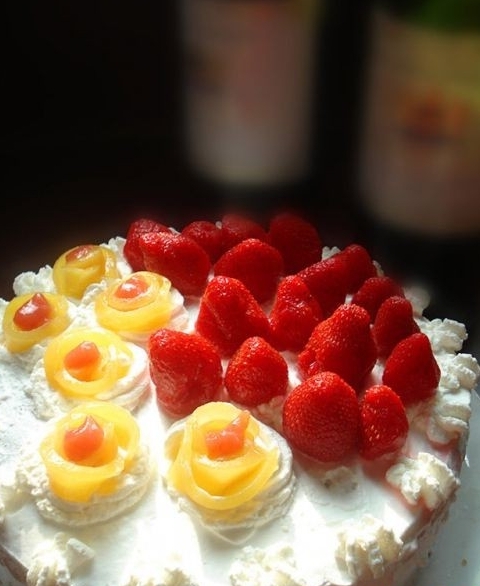 黃桃花朵生日蛋糕