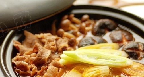 韓式鮮菌辣肥牛湯鍋