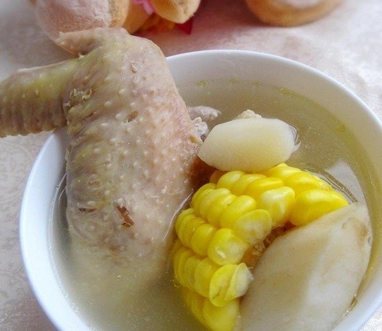 玉米淮山煲雞湯