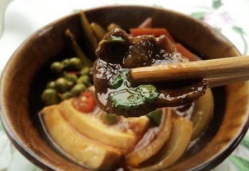 牛肉豆腐蔬菜煲