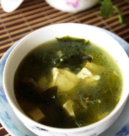 海藻魚頭豆腐湯