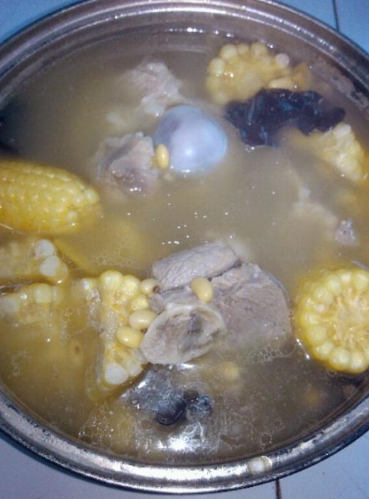 玉米黃豆大骨湯