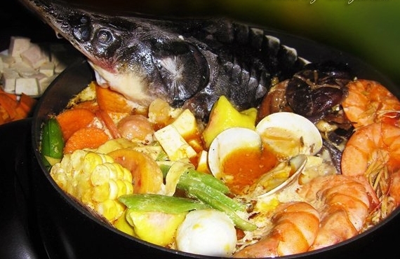 鱘魚八珍鍋