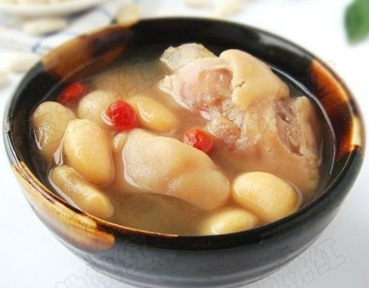 冬季暖胃又美容的湯芸豆豬手湯