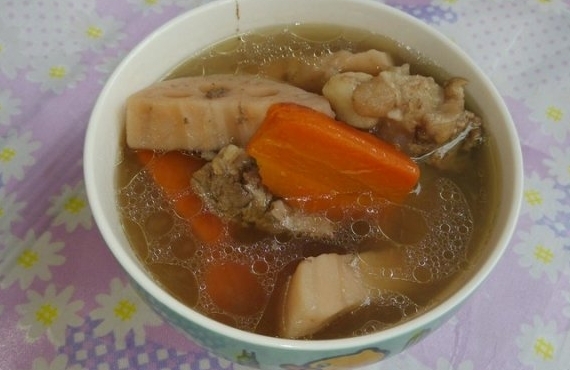 豬骨胡蘿蔔蓮藕湯