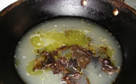 杏鮑菇竹蓀煲海鮮湯