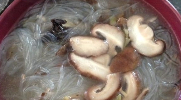 蘑菇粉絲湯