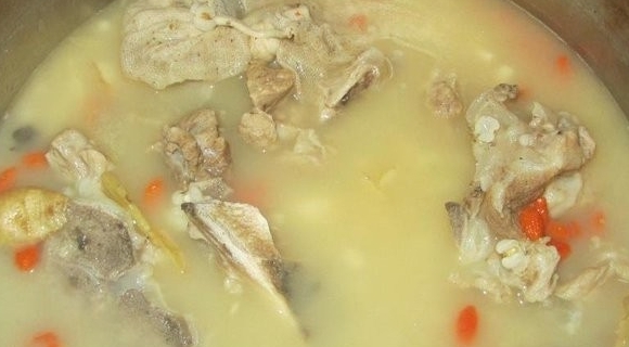 苡米百合豬骨湯