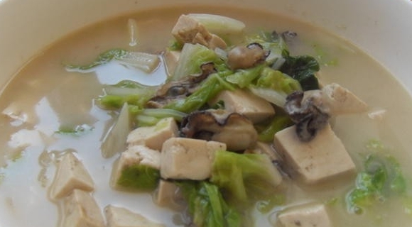 牡蠣豆腐白菜湯