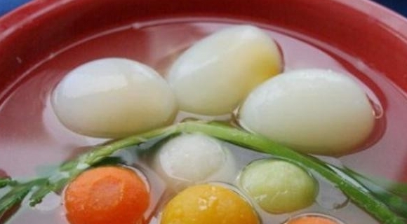 彩蔬鴿蛋湯
