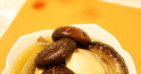 海參香菇煲雞湯