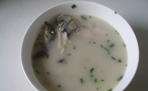 鮮蘑菇鯽魚湯