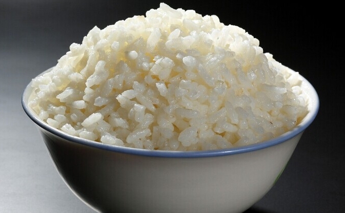 電飯鍋蒸米飯