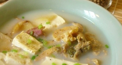 鹹肉河蚌豆腐湯