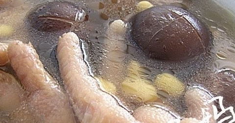 香菇黃豆鳳爪湯