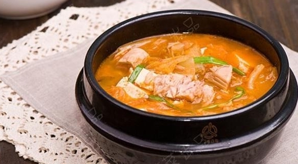 辣白菜金槍魚豆腐湯
