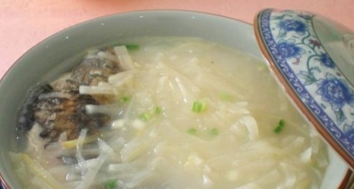 白蘿蔔鯽魚湯