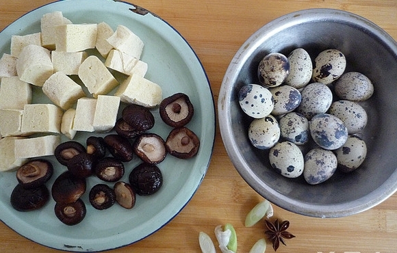 香菇凍豆腐燒鵪鶉蛋