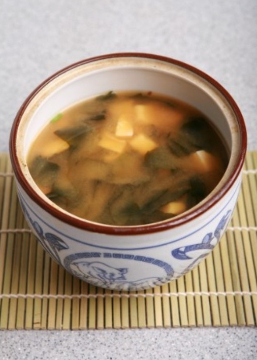 豆腐裙帶菜味噌湯