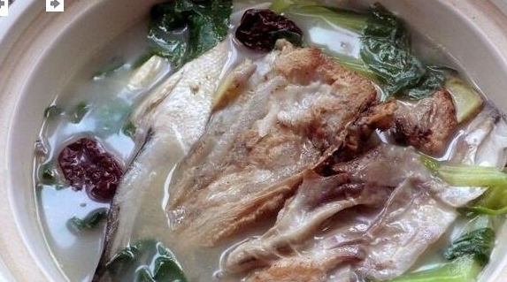 砂鍋胡椒三文魚頭湯食譜