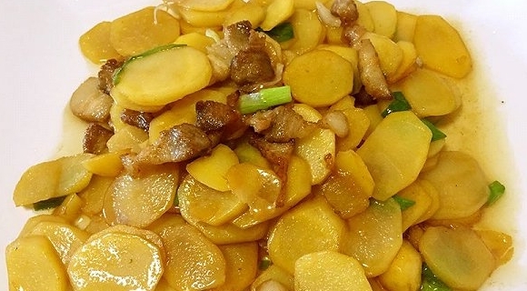 土豆片炒花肉