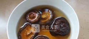 【冬季養生】西芹香菇養身粥