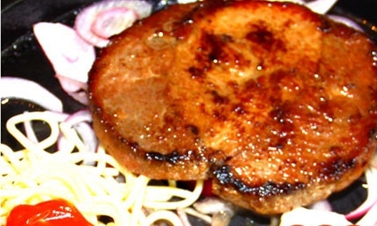 黑椒蘑菇醬牛排餐