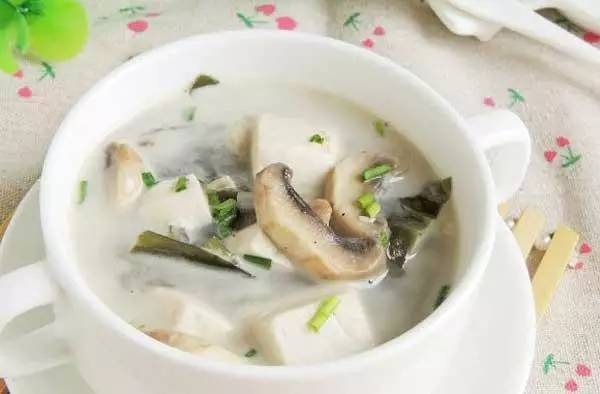 海帶蘑菇排骨湯