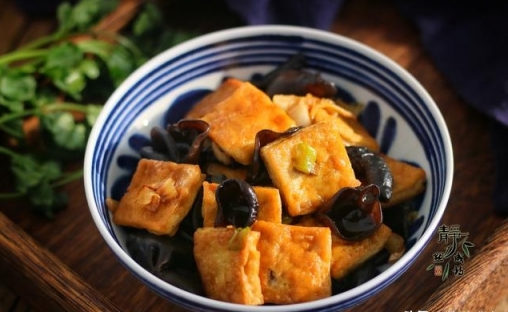 豆腐燒木耳的做法，讓你胃口大開