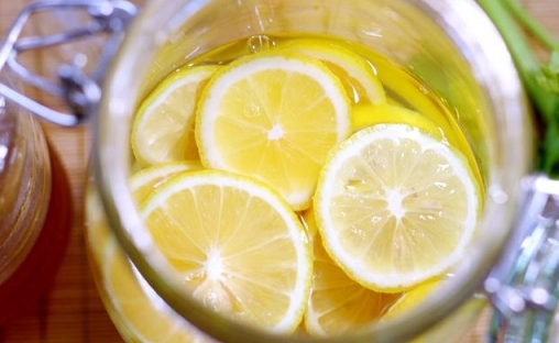 蜂蜜檸檬水的正確沖泡法