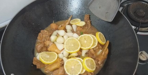 蕎頭檸檬燜鴨的做法
