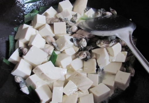 海蠣燒豆腐的做法
