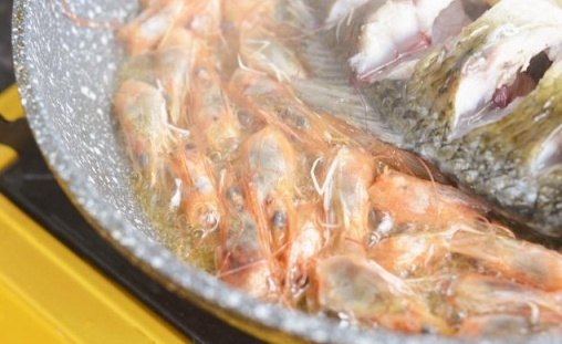 別再把蝦頭扔掉了，學學《中餐廳3》林大廚的做法，分分鐘變名菜