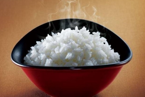 煮米飯時，多加這2樣東西，米飯鬆軟可口還不粘鍋
