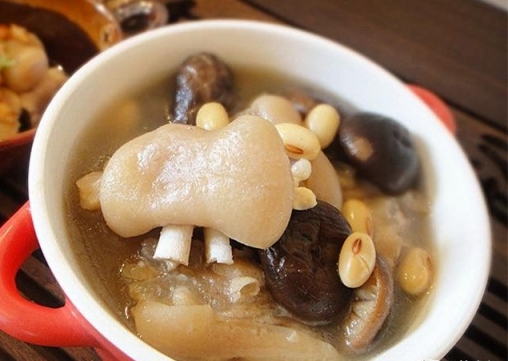 花菇豬蹄湯的做法