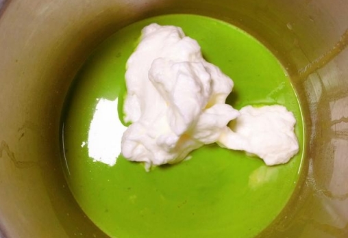菠菜酸奶雙色戚風蛋糕的做法