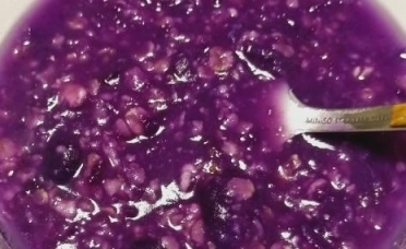 熱量149cal的紫薯燕麥粥，是養胃減肥不錯的選擇