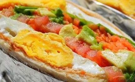 蔬菜雞蛋三明治，只有262cal的熱量，減肥早餐推薦