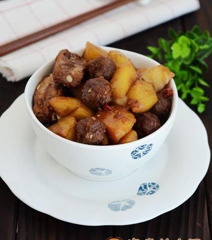 排骨肉丸燉土豆