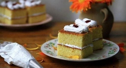 奶油小方蛋糕