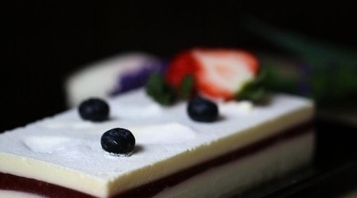 酸奶樹莓慕斯蛋糕