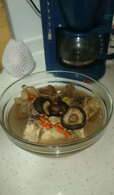 香菇腔骨湯