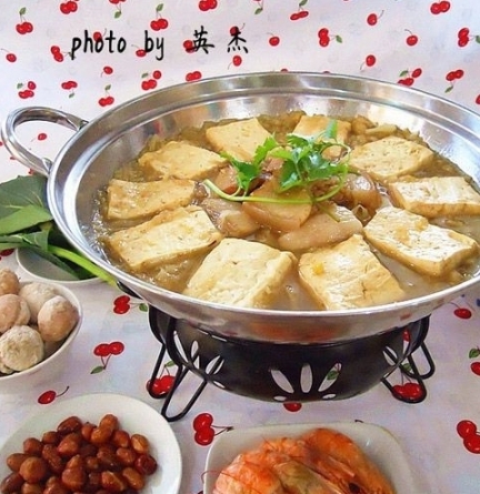 酸菜鹹肉火鍋