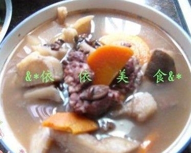 粉葛赤小豆煲鯪魚湯