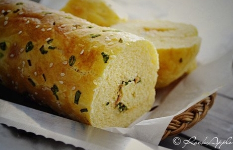 咸香型的麵包最對味海苔肉鬆麵包卷