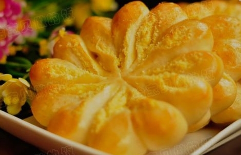 椰蓉菊花麵包