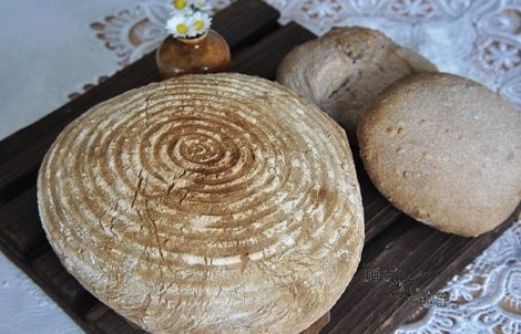 天然發酵的全麥混麥麵包