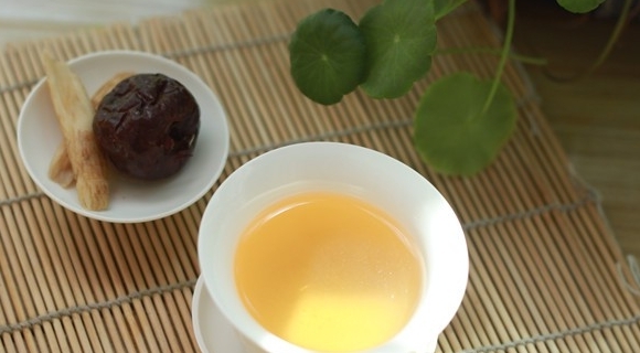 冬季最適合女性的款黃芪紅棗茶