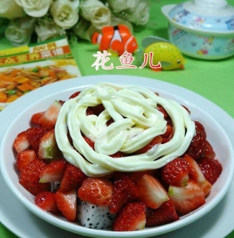 沙拉火龍果草莓